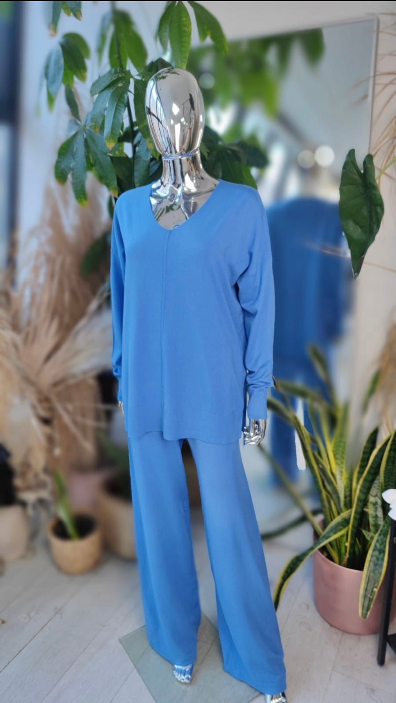V-NECK LOUNGE SET