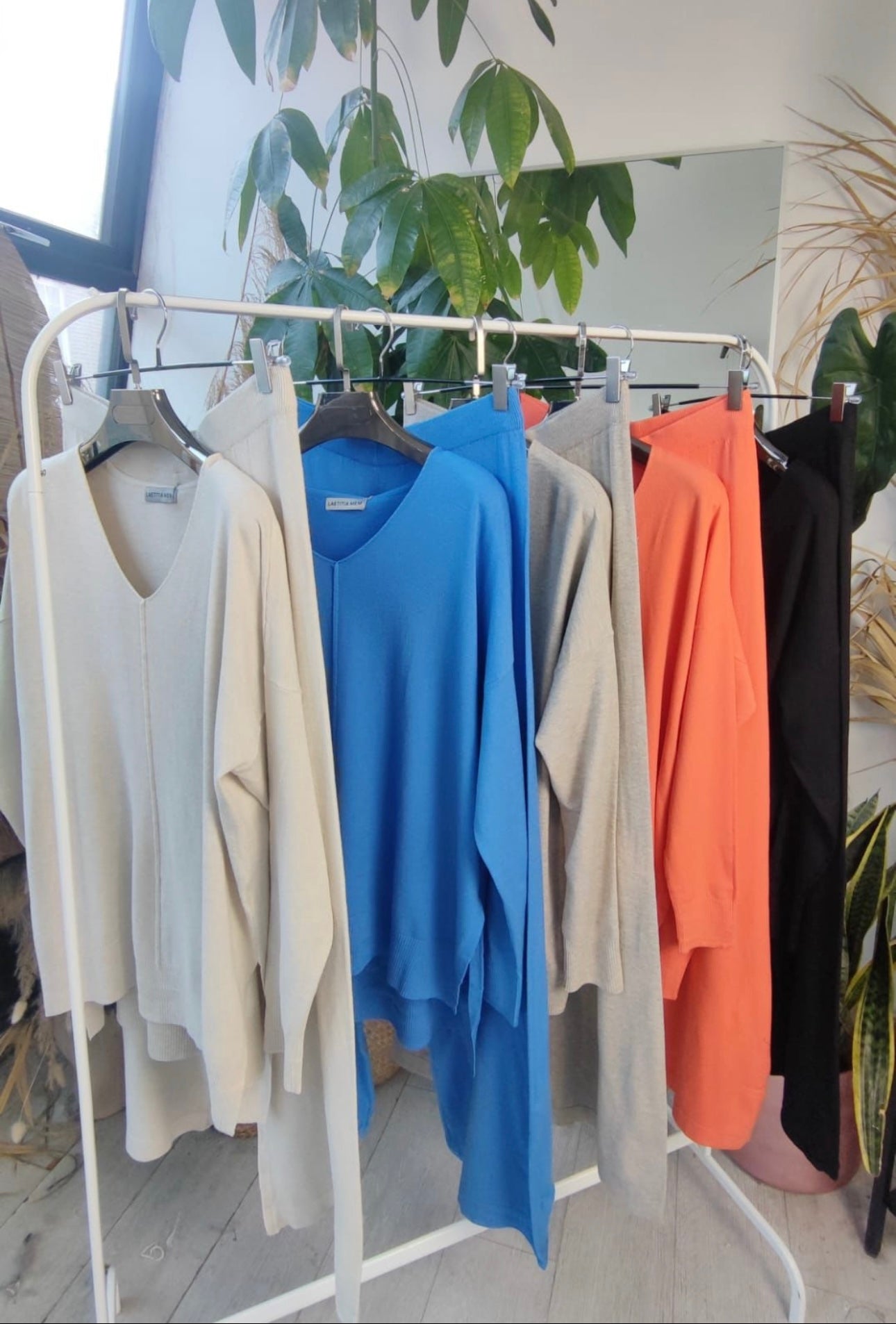 V-NECK LOUNGE SET